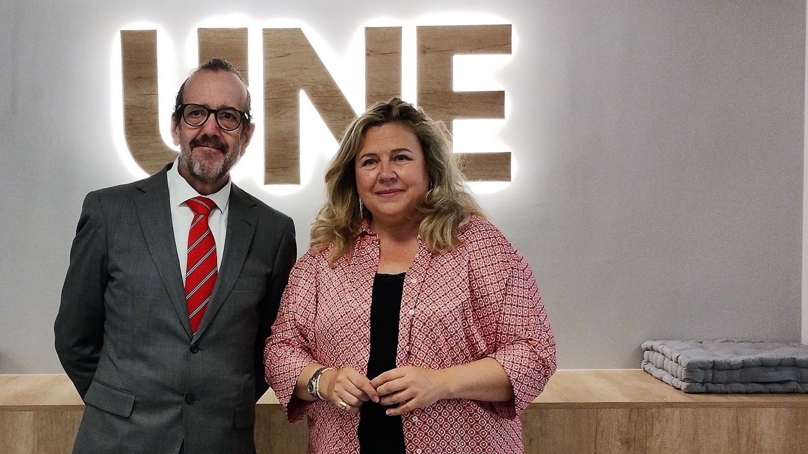 Javier Peris (SMI) y Paloma García López (UNE)